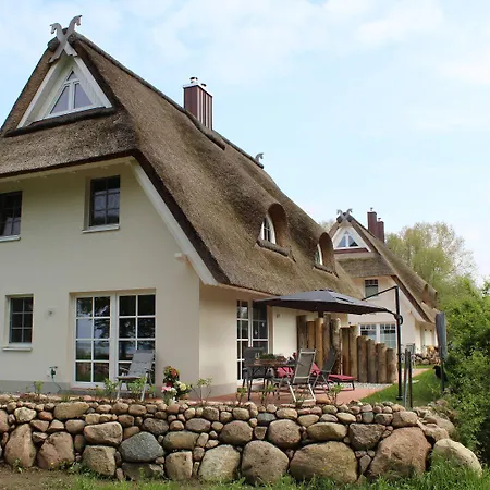 Ferienhaus Tuttelduuv - Ferienhaushaelfte Mit Kamin Fuer 4 Personen Pepelow